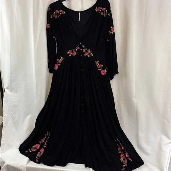 EUC Free People Day Glow szM embroidered midi dress in black… - Picture 2 of 8